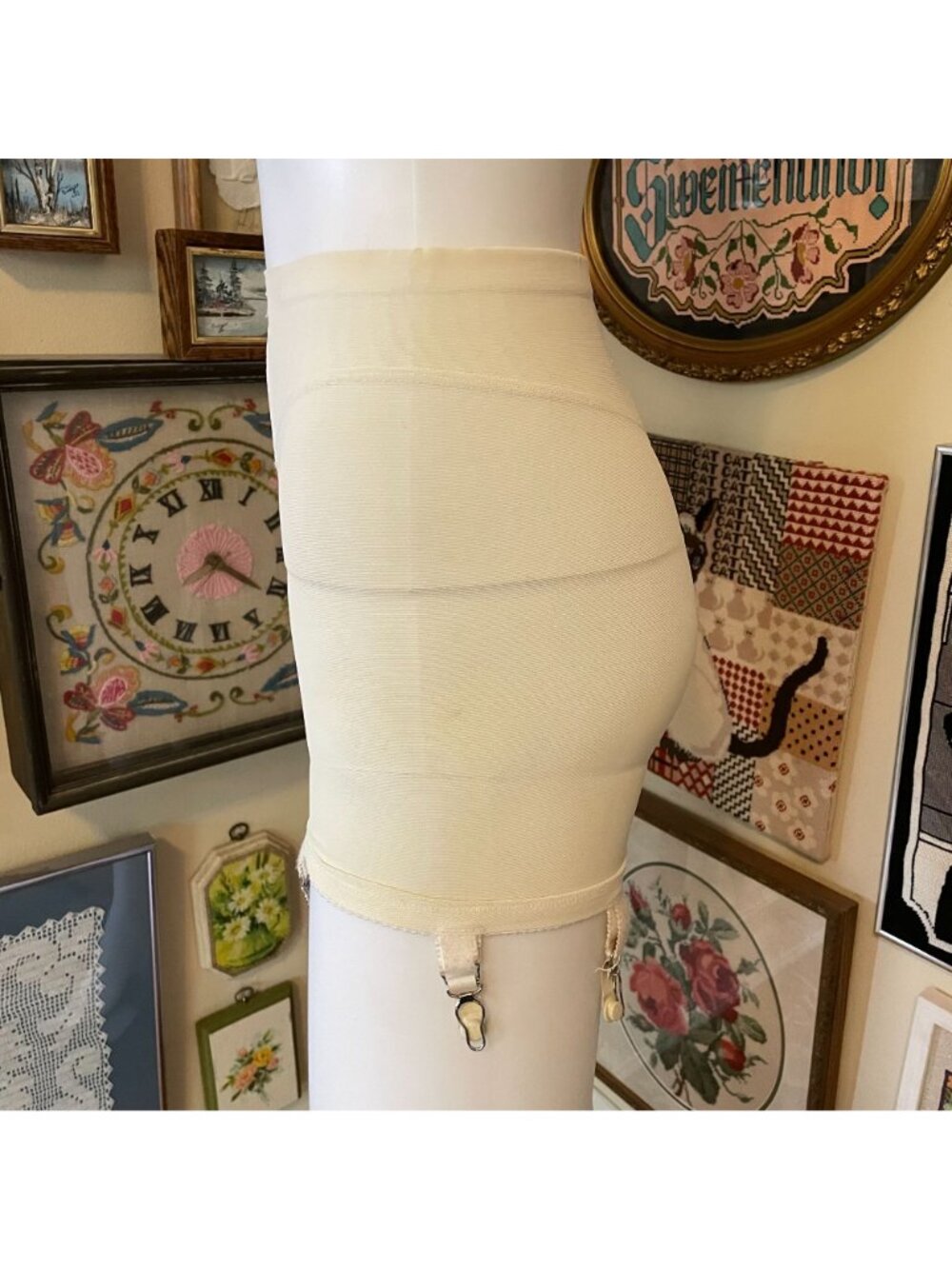 Vintage Warners Ivory Shaping Girdle With Lace Panel & Garters - Picture 2 of 4